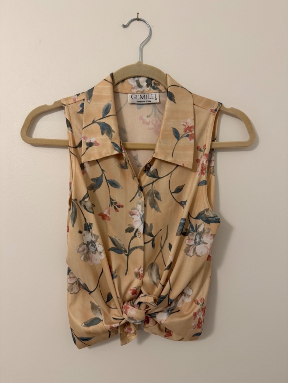 VINTAGE MADE IN THE USA: Gemilli Sleeveless Button-Down Top
